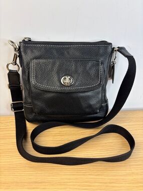 Y2K Coach Park Black Pebbled Leather Turnlock Swingpack Crossbody Bag